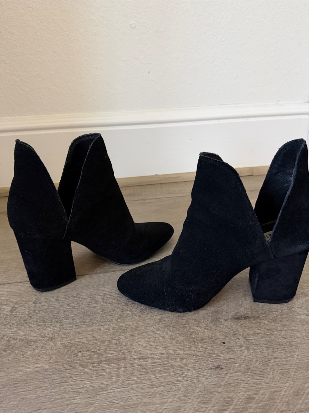 Steve Madden Black Suede Pointed Toe Block Heel Ankle Booties